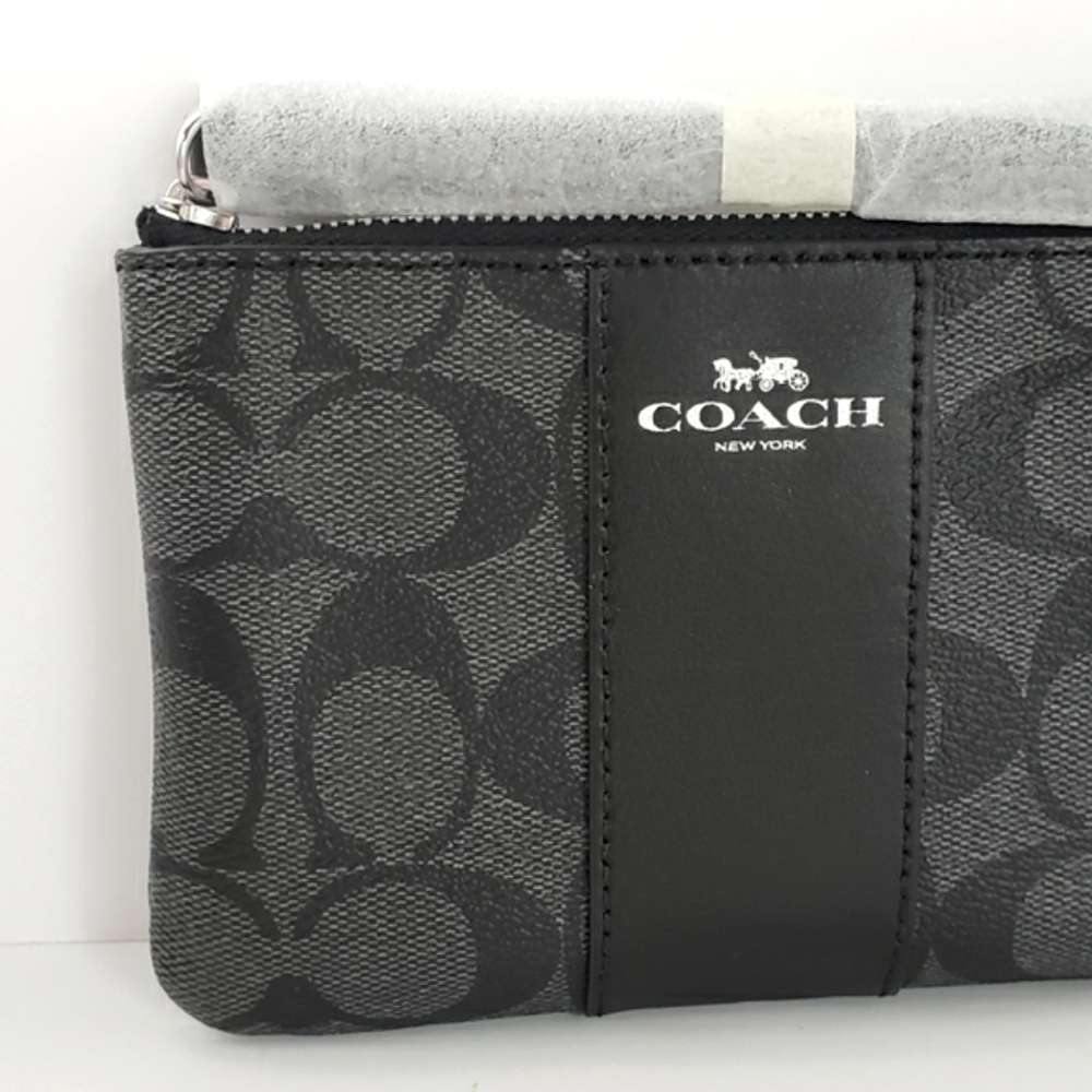 COACH | Corner Zip Wristlet in Signature Canvas - Picture 8 of 10